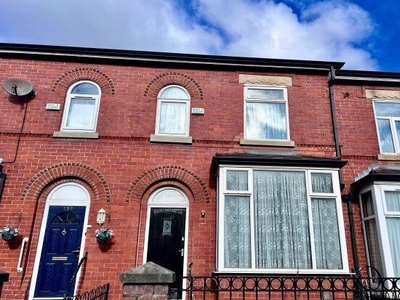 Town house to rent in Queens Road, Manchester M8