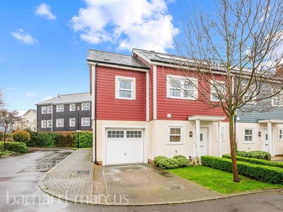 Westmount Close, Worcester Park - 4 bedroom end of terrace house