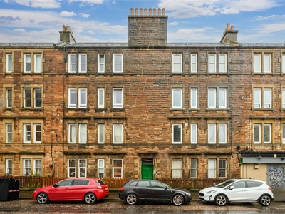 1 bed top floor flat for sale in Easter Road
