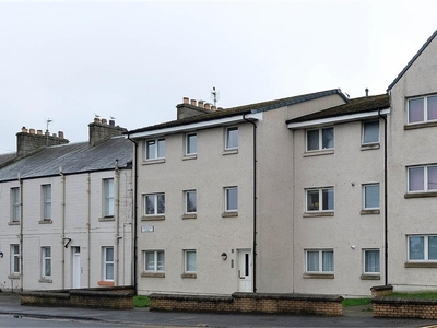 2 bed top floor flat for sale in Tranent