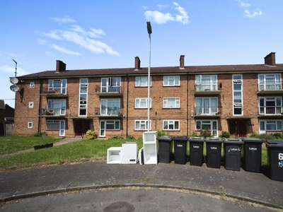 2 bedroom apartment for sale in Friars Close, Luton, LU1