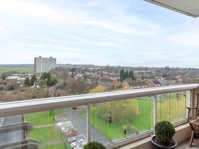2 bedroom flat for sale in Montagu Court, Gosforth, Newcastle upon Tyne, NE3