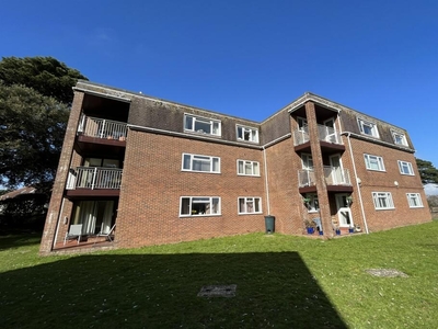 2 bedroom flat for sale in Southbourne, BH6