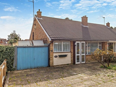 2 bedroom semi-detached bungalow for sale in South Lawne, Bletchley, MK3