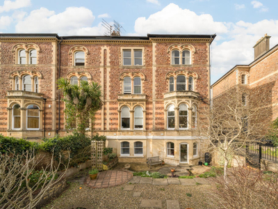 3 bedroom apartment for sale in Apsley Road Clifton, BS8