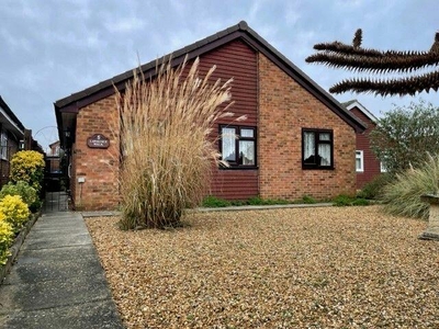 3 bedroom bungalow for sale in Lawrence Walk, Newport Pagnell, MK16