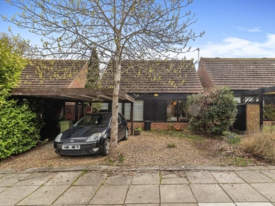 3 bedroom detached house for sale in Butlers Grove, Great Linford, Milton Keynes, MK14