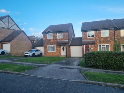 3 bedroom detached house for sale in Chepstow Drive, Bletchley, Milton Keynes, MK3