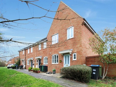 3 bedroom end of terrace house for sale in Samuel Close, Newport Pagnell, MK16