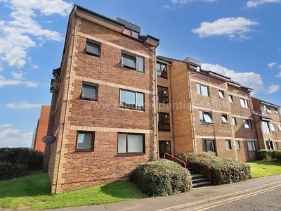 3 bedroom flat to rent Southend On Sea, SS2 6HL