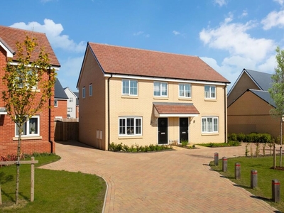 3 bedroom semi-detached house for sale in Peachey Close, Bury St Edmunds, IP32
