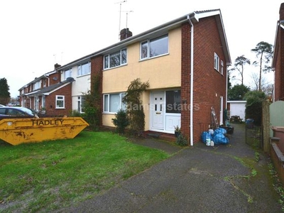 3 bedroom semi-detached house to rent Reading, RG5 3NY