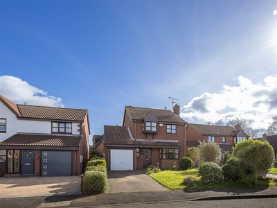 4 bedroom detached house for sale in Daylesford Drive, South Gosforth, Newcastle upon Tyne, NE3