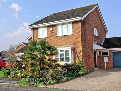 4 bedroom detached house for sale in Gladstone Close, Newport Pagnell, Buckinghamshire, MK16