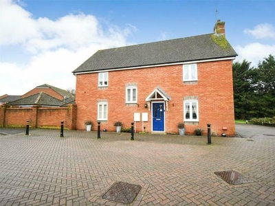 4 bedroom detached house for sale Winchfield, RG27 9TG