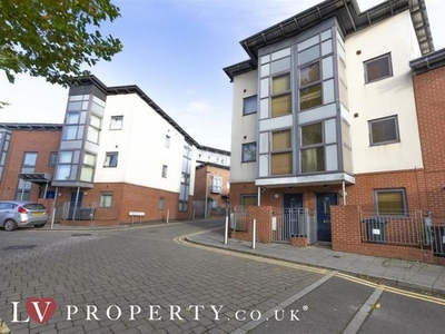 4 bedroom detached house to rent Birmingham, B15 2BD