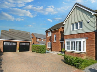 5 bedroom detached house for sale in Mill View, Backworth, NE27