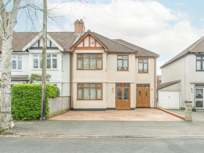 5 bedroom end of terrace house for sale in Raynes Road, Ashton, Bristol, BS3