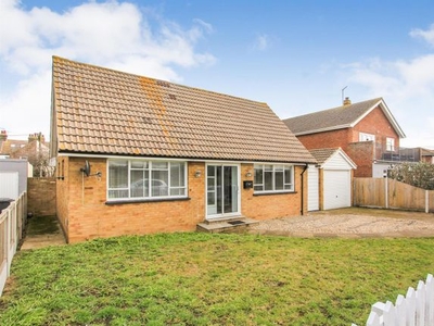 Detached bungalow to rent in Collingwood Road, Whitstable CT5