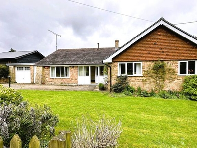 Detached bungalow to rent in The Broadway, Petham CT4