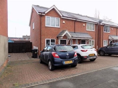 Detached house to rent in Heydon Road, Brierley Hill DY5