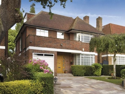 Detached house to rent in Spencer Drive, Hampstead Garden Suburb N2