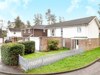 Detached house to rent in Spinis, Bracknell, Berkshire RG12