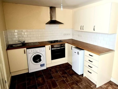 Flat to rent in 23 Kelham House, Balby DN1