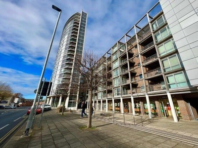 Flat to rent in Admiralty Tower, Portsmouth PO1