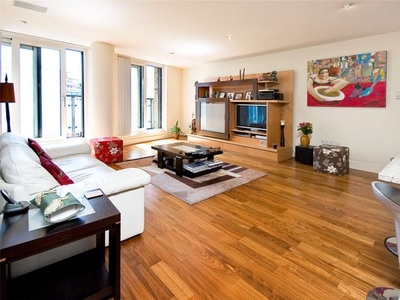 Flat to rent in Balmoral Apartments, Paddington W2