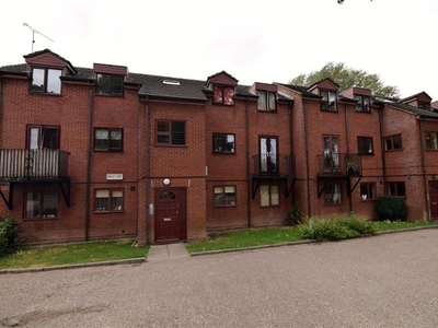 Flat to rent in Banbury Road, Southam CV47