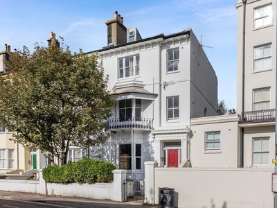 Flat to rent in Buckingham Place, Brighton, East Sussex BN1