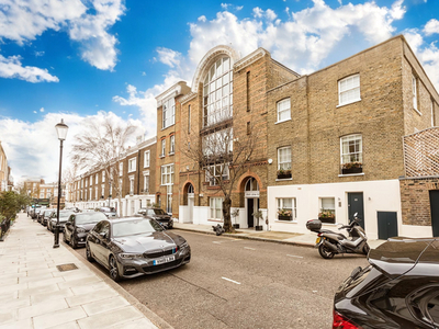 Flat to rent in Campden Street, Notting Hill, London W8