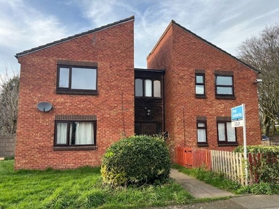 Flat to rent in Circuit Close, Willenhall WV13