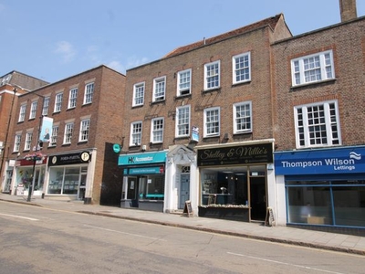 Flat to rent in Crendon Street, High Wycombe HP13
