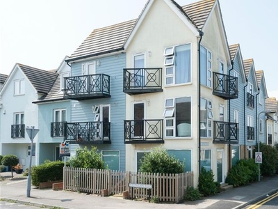 Flat to rent in Diamond Road, Whitstable CT5