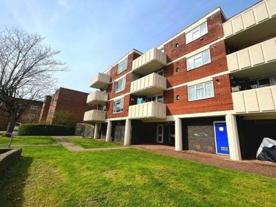 Flat to rent in Dumbrell Court, Lewes BN7