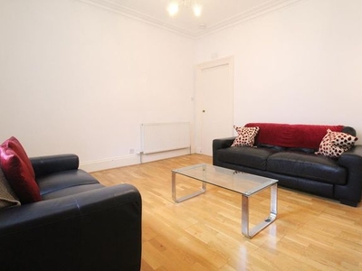 Flat to rent in Fraser Street, First Floor Left AB25