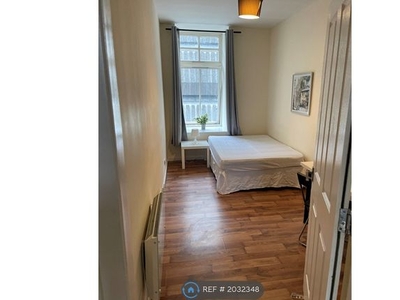 Flat to rent in George Street, Aberdeen AB25