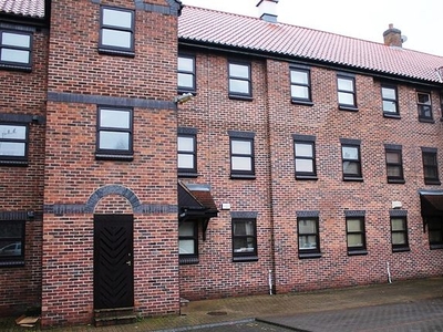 Flat to rent in Grammar School Yard, Fish Street, Hull HU1