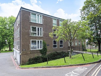 Flat to rent in Granville Court, Headington OX3