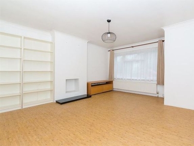 Flat to rent in Hermitage Close, Slough SL3