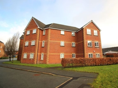 Flat to rent in Highcroft, Bolton BL1
