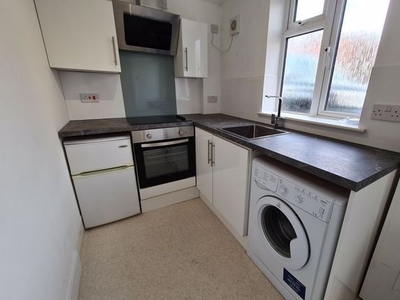 Flat to rent in Holbrook Avenue, Rugby CV21