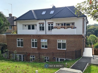 Flat to rent in Hydethorne Heights, South Croydon CR2