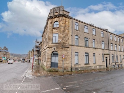 Flat to rent in King Cross Street, Halifax, West Yorkshire HX1
