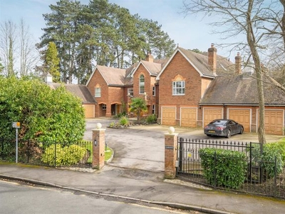 Flat to rent in Lady Margaret Road, Sunningdale, Ascot SL5