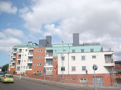 Flat to rent in London Road, Newcastle-Under-Lyme ST5