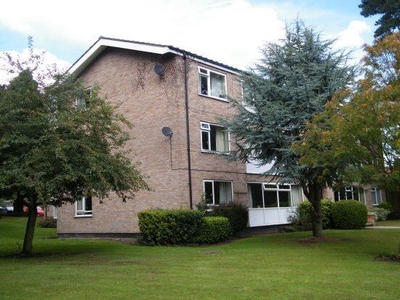 Flat to rent in Manor Court, Solihull B93