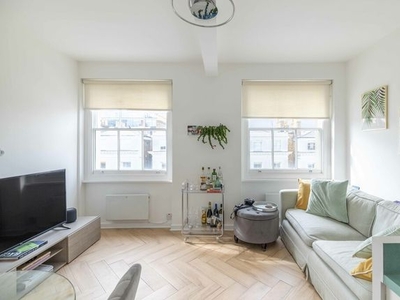 Flat to rent in Pembridge Gardens, Notting Hill W2